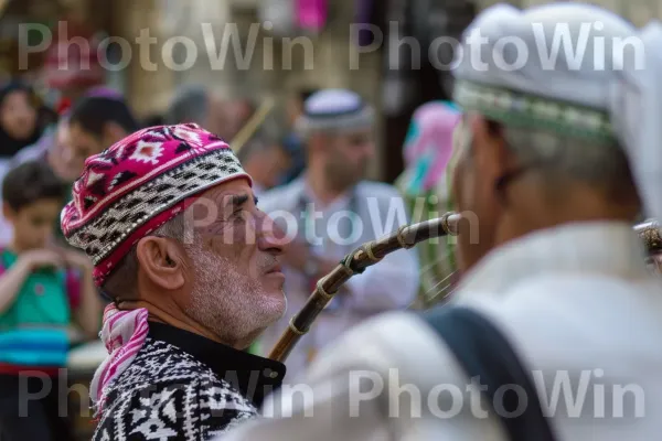 חגיגת פסטיבל תרבות בעיר העתיקה בחברון. כלי נגינה, מוּסִיקָאִי, כלי נשיפה