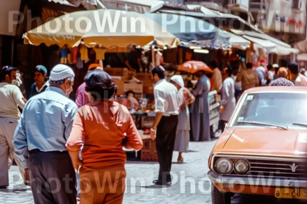 סצנות רחוב צבעוניות מישראל של שנות ה-70. אוטו, בַּרדָס, רכב ממונע