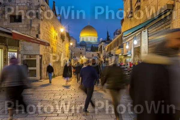 בין ערביים שוקעים על העיר העתיקה בירושלים, היסטוריה עתיקה פוגשת מודרניות, ממדינת ישראל. שָׁמַיִם, בית המקדש, פני הכביש